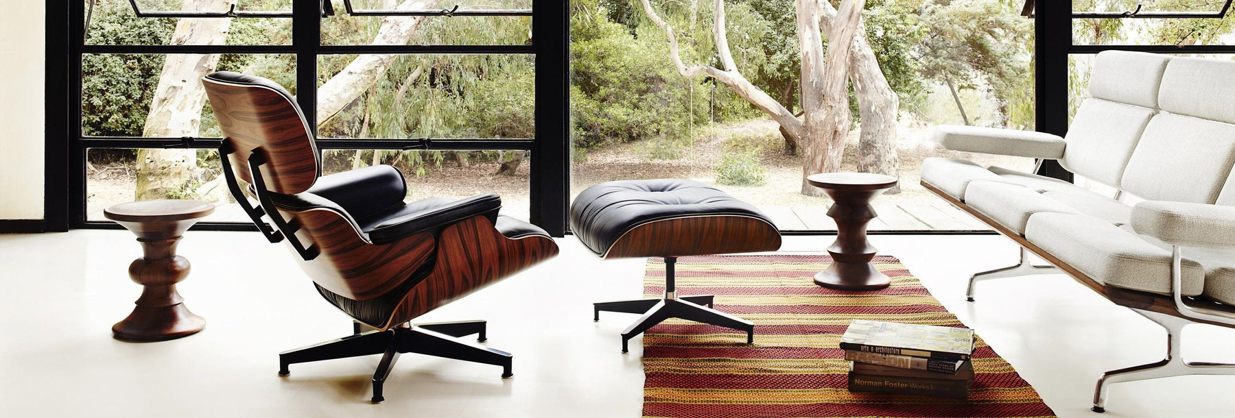 KURSI EAMES : DESAIN YANG TAK LEKANG OLEH WAKTU